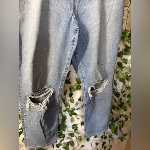 American Eagle Light Blue Jeans - Picture 2 of 9